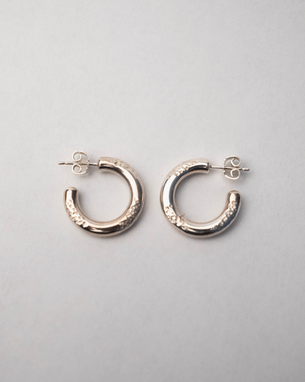 Raw Small Hoops - Sterling Sølv
